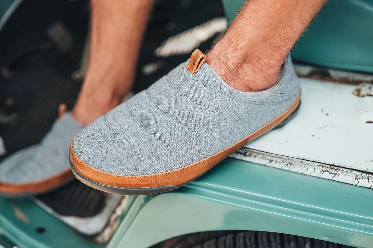 OluKai Mahana Mens Soft Cotton Slippers, Cotton Blended Jersey & Full-Grain Leather Pull Loop, Comfortable & Breathable Fit